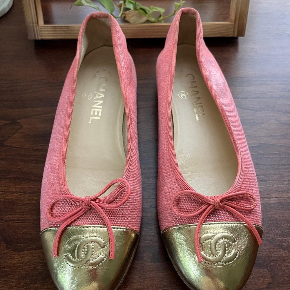 Chanel Pink and Gold Ballet Flats with Decorative Bows - Picture 2 of 10